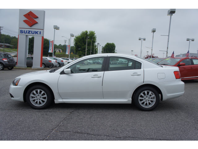 Mitsubishi Galant 2010 photo 1