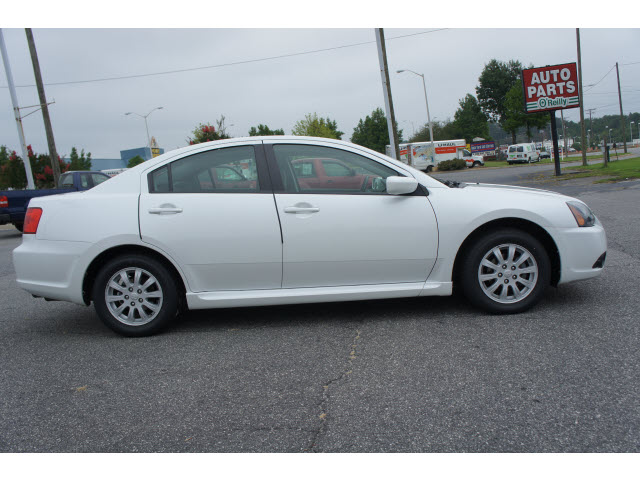 Mitsubishi Galant 2010 photo 2