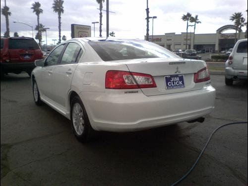 Mitsubishi Galant 2010 photo 2