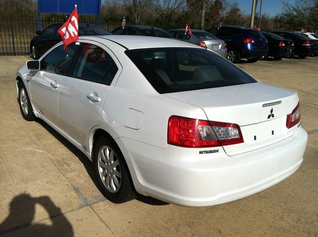 Mitsubishi Galant 2011 photo 1