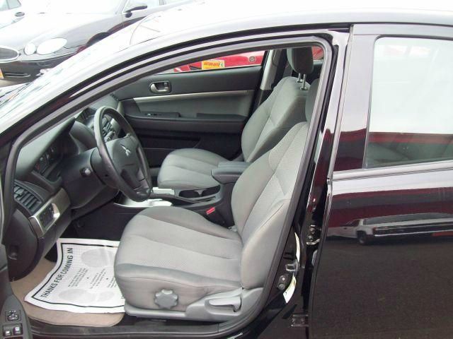 Mitsubishi Galant 2011 photo 1