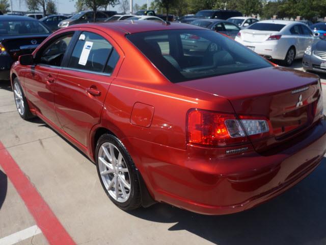 Mitsubishi Galant 2011 photo 2