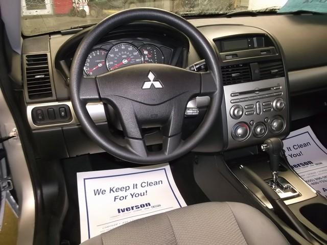 Mitsubishi Galant 2011 photo 5