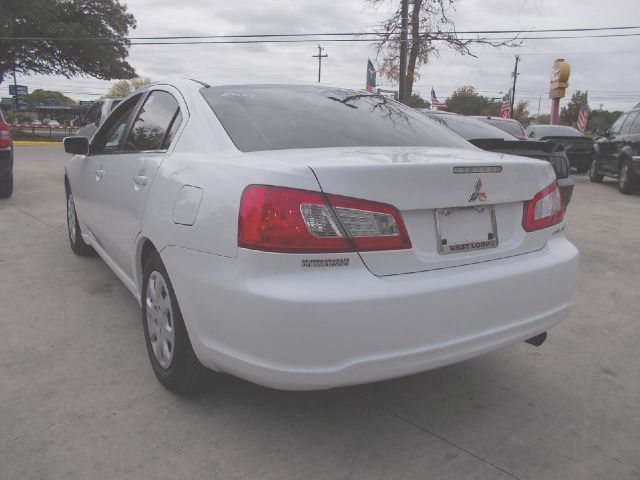 Mitsubishi Galant 2012 photo 1