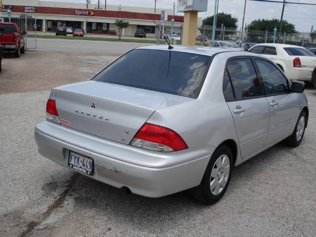 Mitsubishi Lancer 2002 photo 2