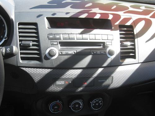 Mitsubishi Lancer 2010 photo 4