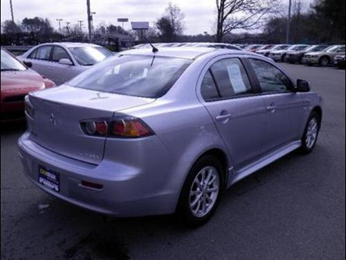 Mitsubishi Lancer 2010 photo 3