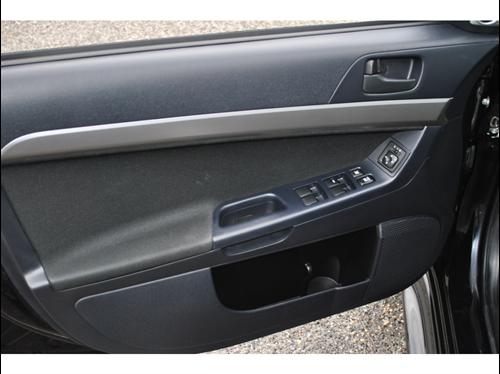 Mitsubishi Lancer 2010 photo 4