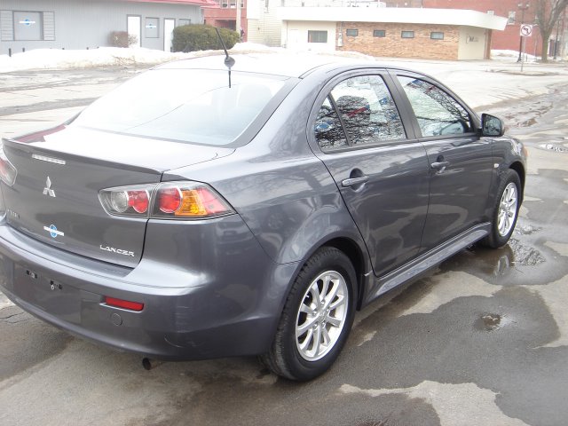 Mitsubishi Lancer 2010 photo 1
