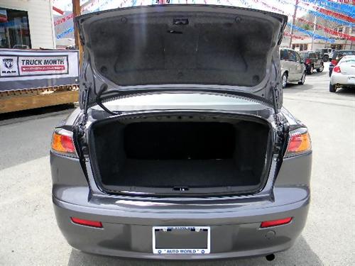 Mitsubishi Lancer 2010 photo 4