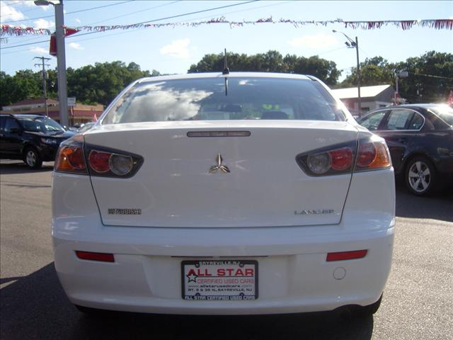 Mitsubishi Lancer 2010 photo 3