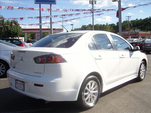 Mitsubishi Lancer 2010 photo 4