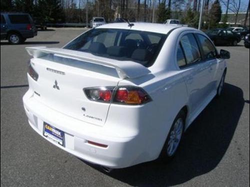 Mitsubishi Lancer 2010 photo 4