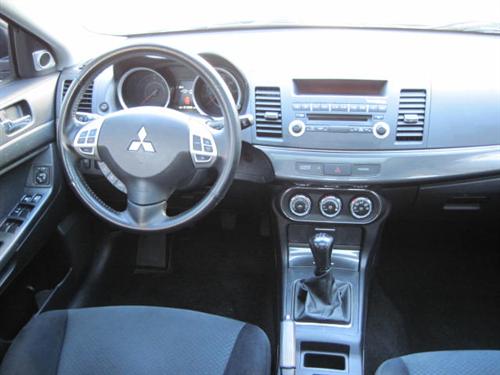 Mitsubishi Lancer 2010 photo 2