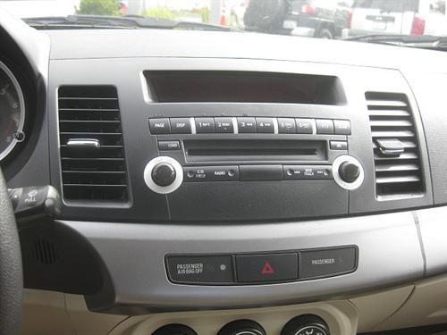 Mitsubishi Lancer 2010 photo 2