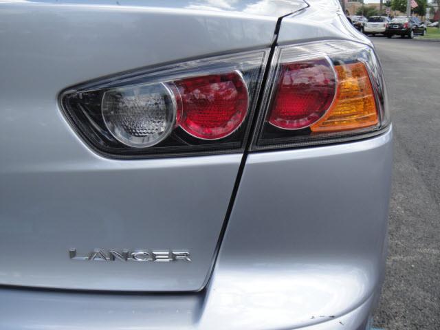 Mitsubishi Lancer 2011 photo 4