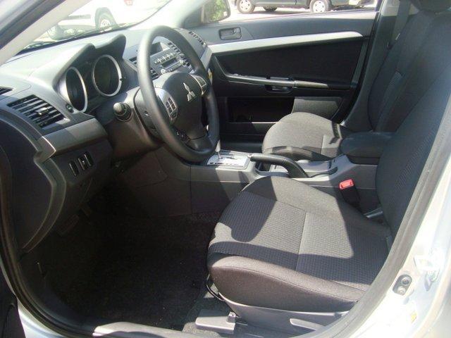 Mitsubishi Lancer 2011 photo 2