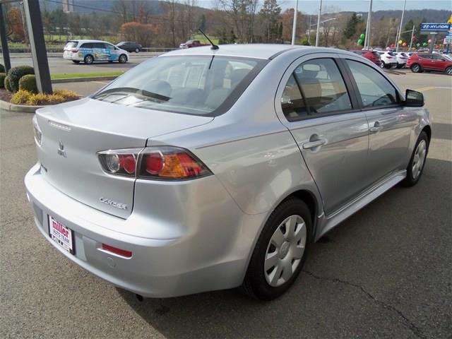 Mitsubishi Lancer 2011 photo 3