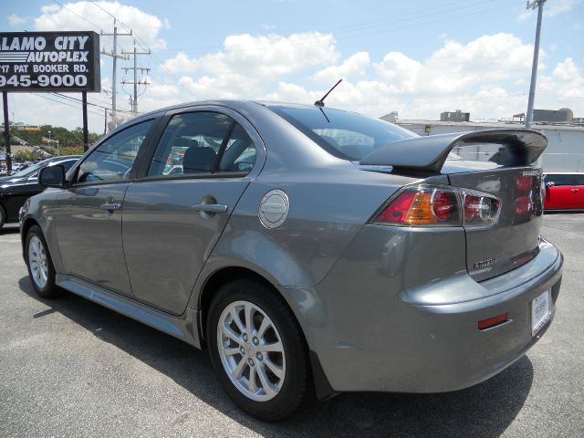 Mitsubishi Lancer LW2 Sedan