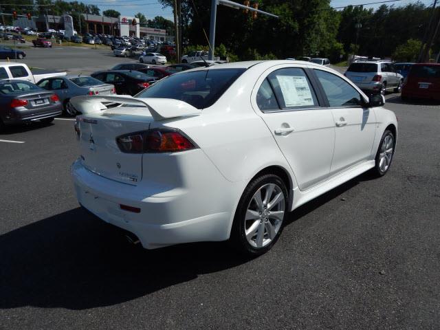 Mitsubishi Lancer 2014 photo 3