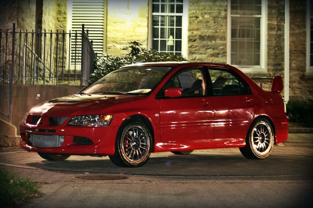 Mitsubishi Lancer Evolution 2005 photo 2