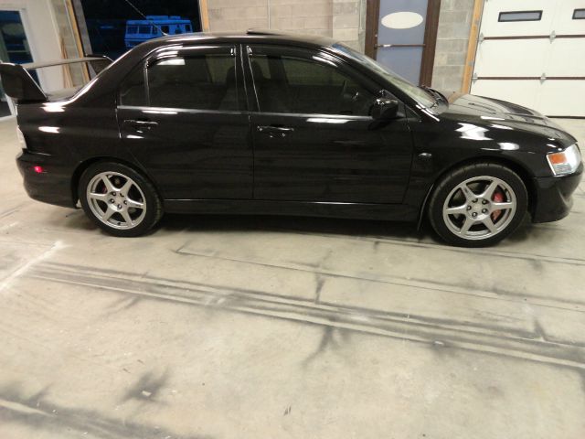 Mitsubishi Lancer Evolution 2005 photo 3