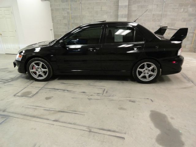 Mitsubishi Lancer Evolution 2005 photo 4