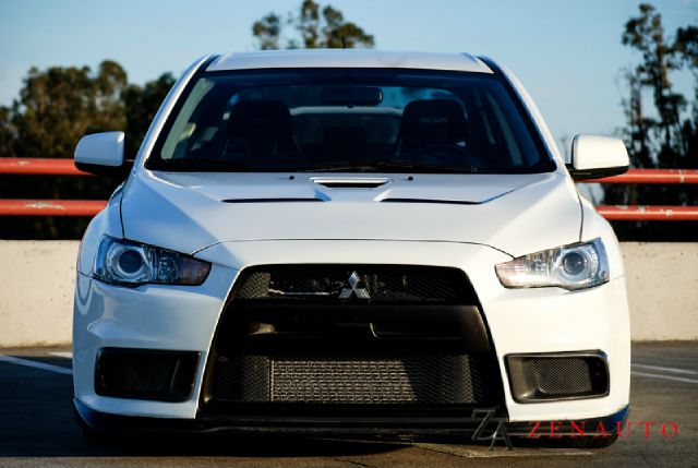 Mitsubishi Lancer Evolution 2010 photo 1