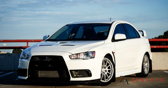Mitsubishi Lancer Evolution 2010 photo 2