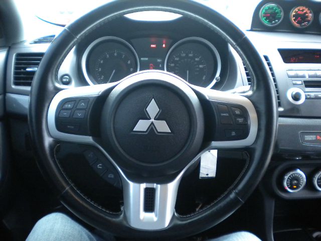 Mitsubishi Lancer Evolution 2010 photo 17