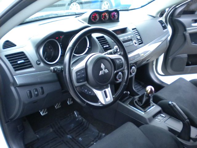 Mitsubishi Lancer Evolution 2010 photo 18