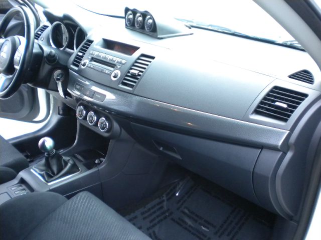 Mitsubishi Lancer Evolution 2010 photo 20