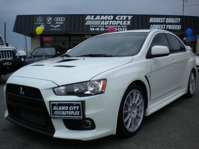 Mitsubishi Lancer Evolution 2010 photo 4