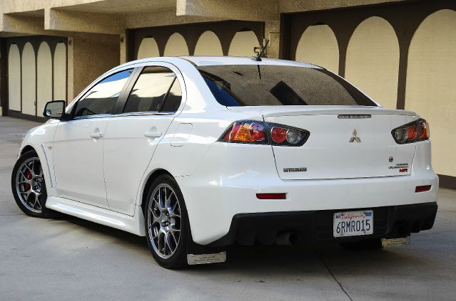 Mitsubishi Lancer Evolution 2010 photo 2