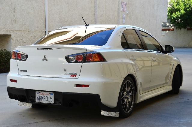 Mitsubishi Lancer Evolution 2010 photo 3