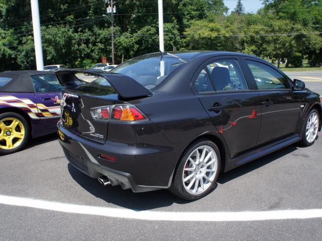 Mitsubishi Lancer Evolution 2011 photo 4