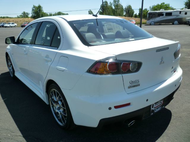 Mitsubishi Lancer Evolution 2014 photo 2