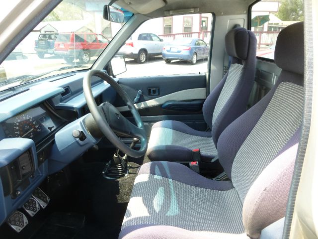 Mitsubishi Mighty Max 1987 photo 3