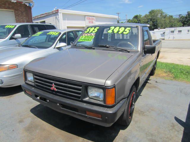 Mitsubishi Mighty Max 1988 photo 1