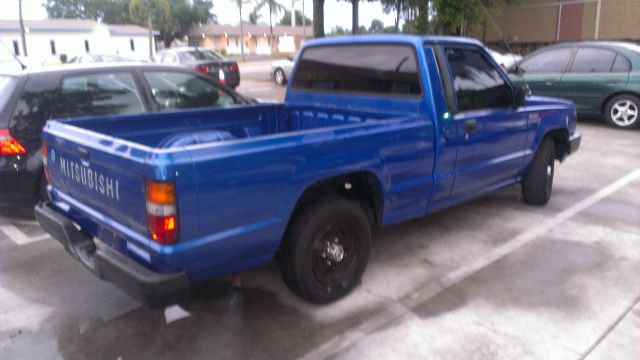 Mitsubishi Mighty Max 1991 photo 1