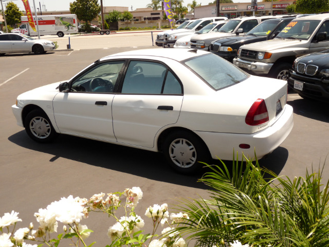 Mitsubishi Mirage 1998 photo 2