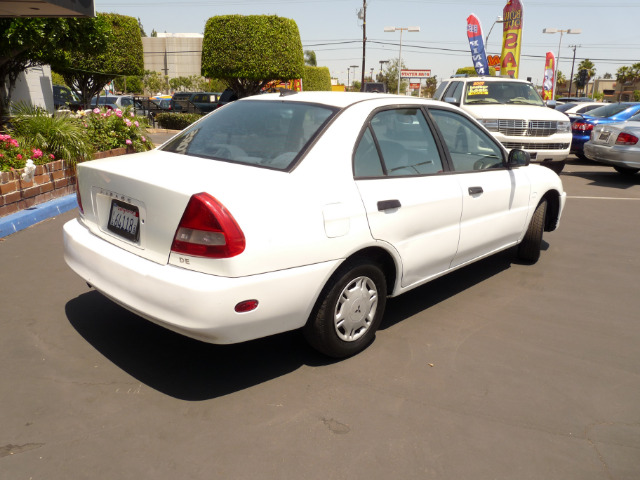 Mitsubishi Mirage 1998 photo 4