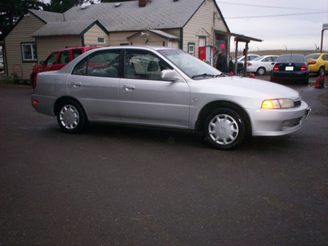 Mitsubishi Mirage 2000 photo 2