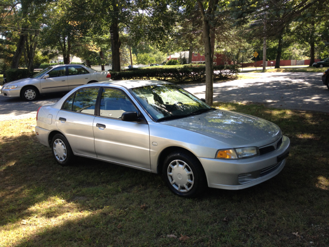 Mitsubishi Mirage 2000 photo 1