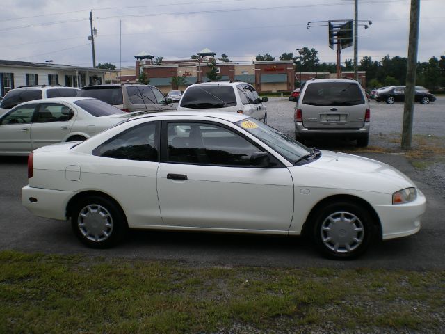 Mitsubishi Mirage 2000 photo 1