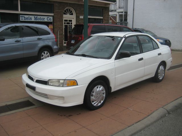 Mitsubishi Mirage 2000 photo 2