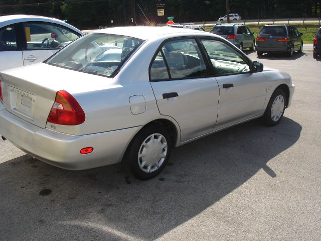 Mitsubishi Mirage 2001 photo 2