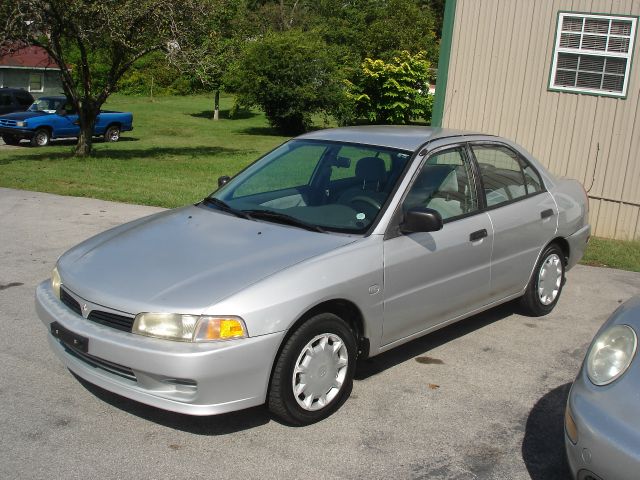 Mitsubishi Mirage 2001 photo 3