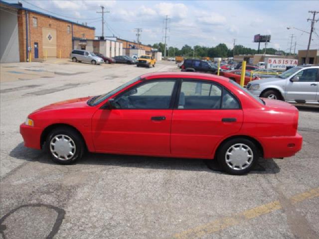 Mitsubishi Mirage 2001 photo 3