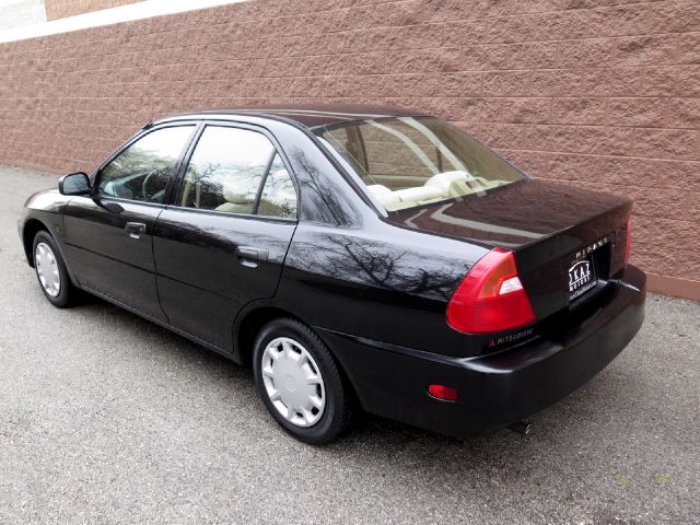 Mitsubishi Mirage 2001 photo 3